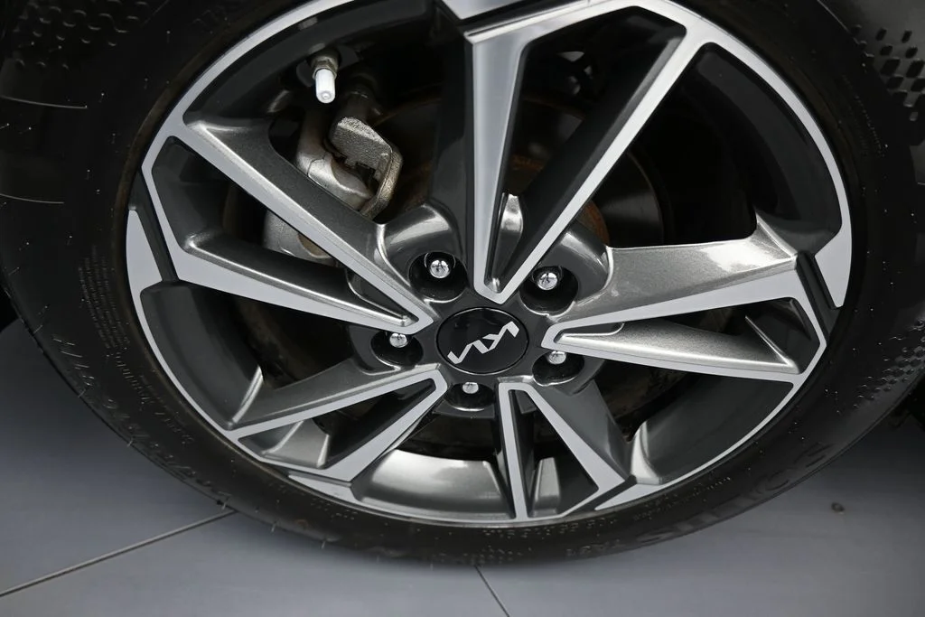Used 2023 Aurora Black Pearl Kia LXS image 36