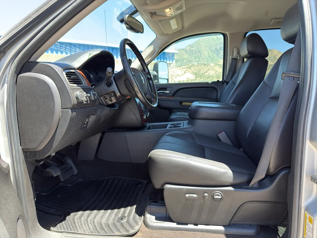 Used 2010 SHEER SILVER METALLIC Chevrolet LTZ image 8