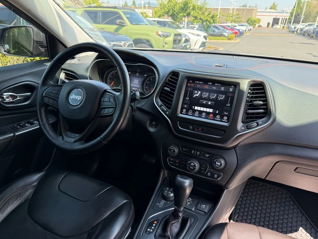 Used 2019 Bright White Clearcoat Jeep Trailhawk image 21