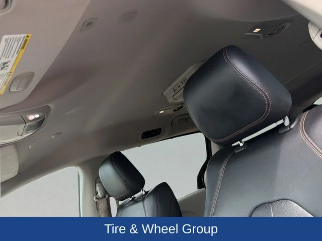 Certified Used 2018 Gray Chrysler Touring L image 12