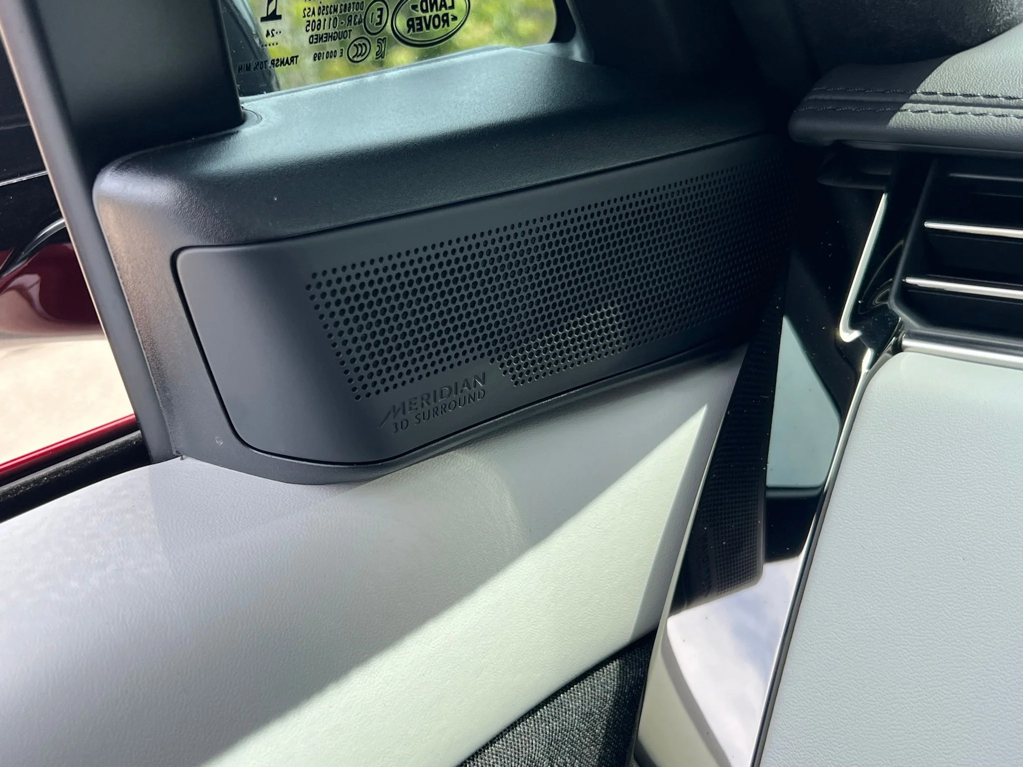 Used 2025 Red Land Rover Autobiography image 18