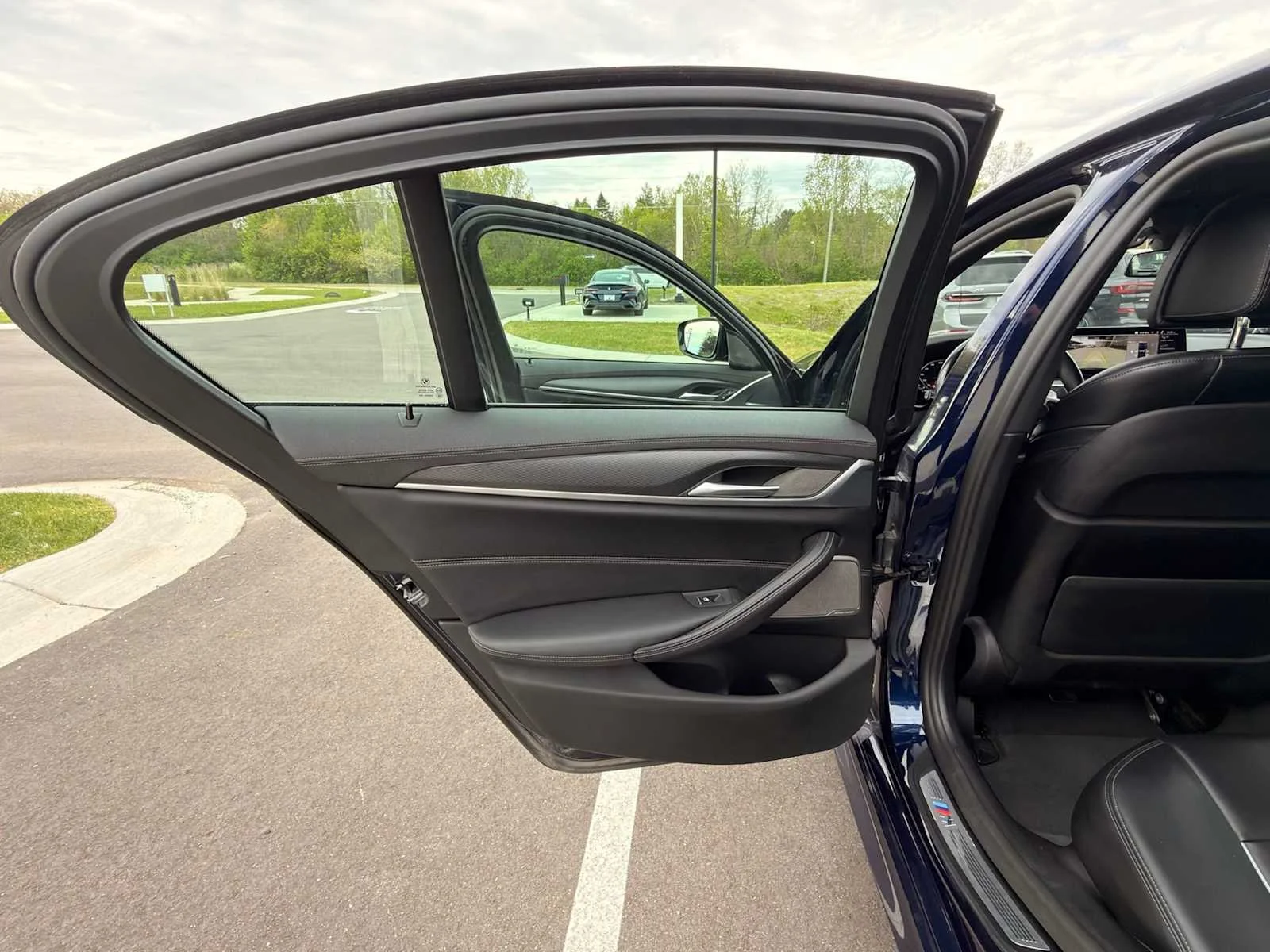 Used 2022 Tanzanite Blue II Metallic BMW M550i xDrive image 21