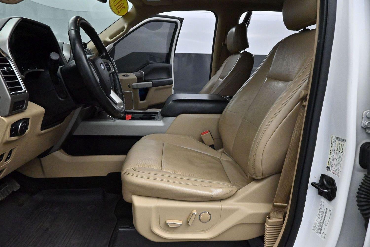 Used 2017 White Platinum Metallic Tri-Coat Ford Lariat image 13
