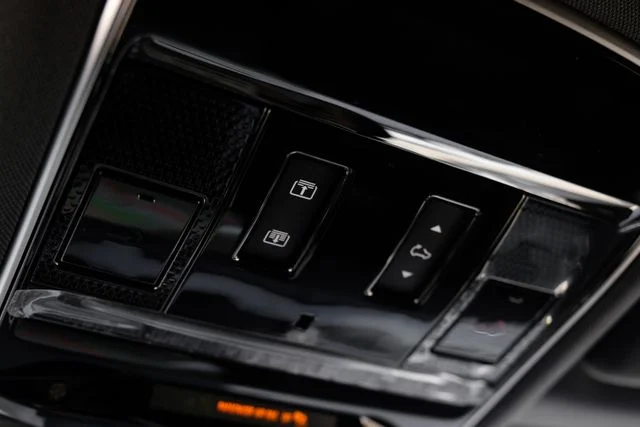 New 2026 Fuji White Land Rover Dynamic SE image 34