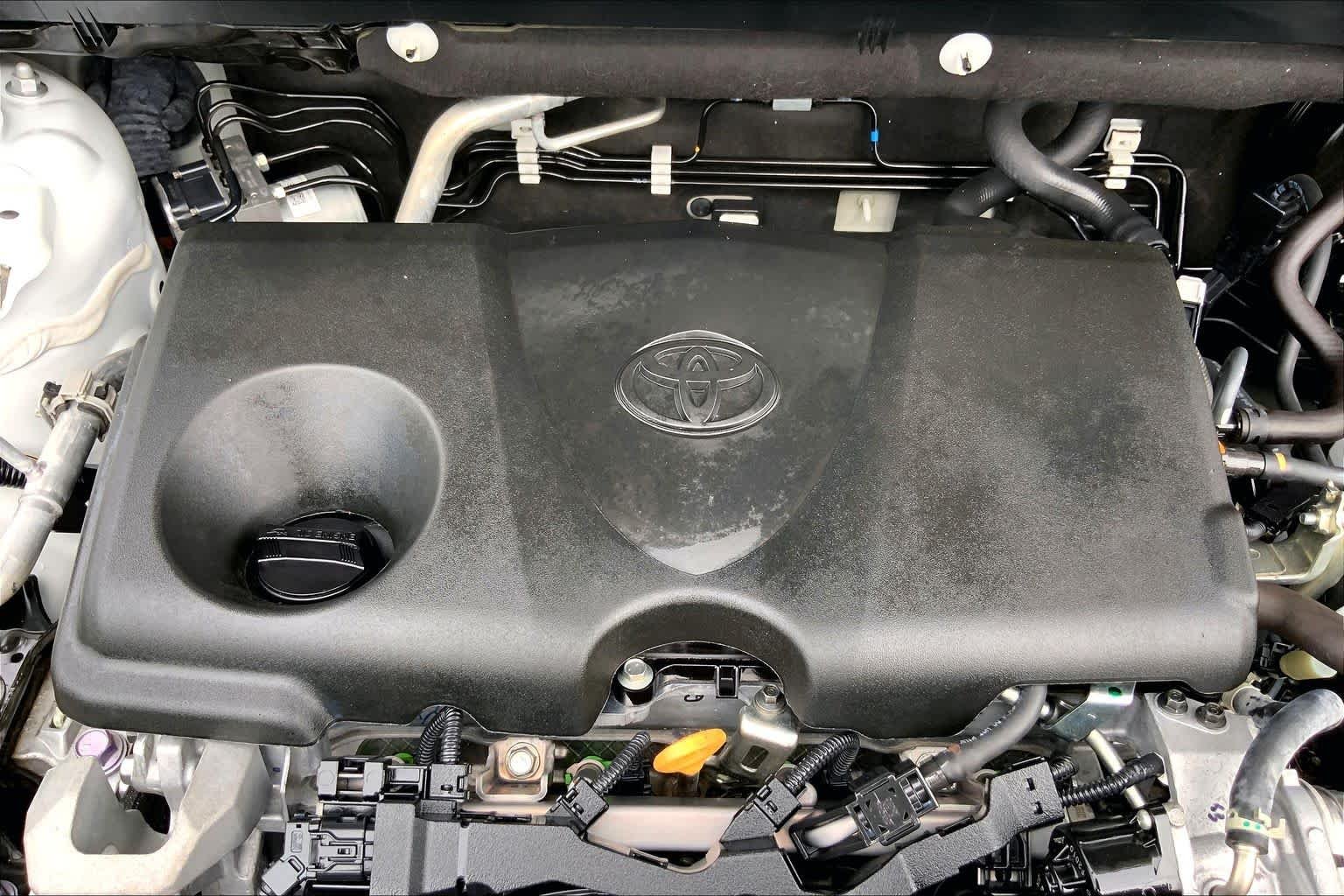Used 2023 Wind Chill Pearl Toyota XLE Premium image 32