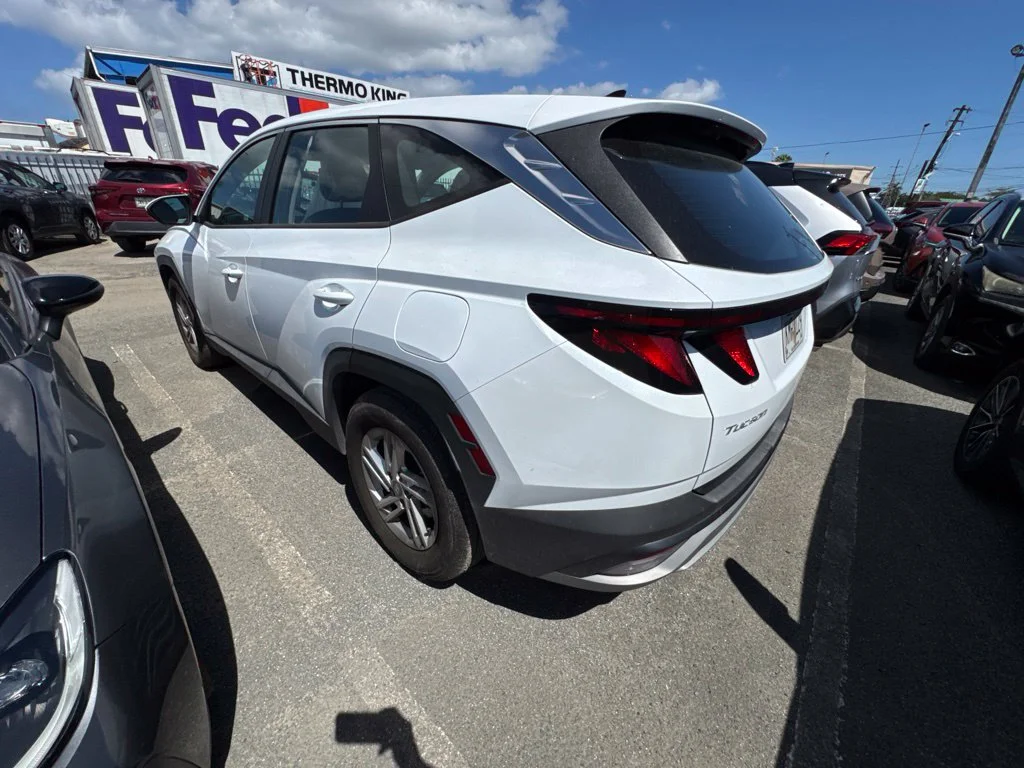Used 2025 White Hyundai SE image 6