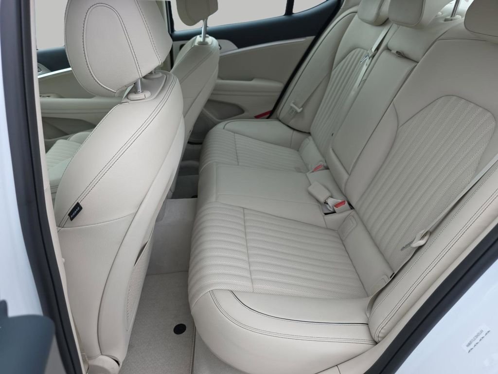 New 2026 White Genesis 2.5T PRESTIGE image 25
