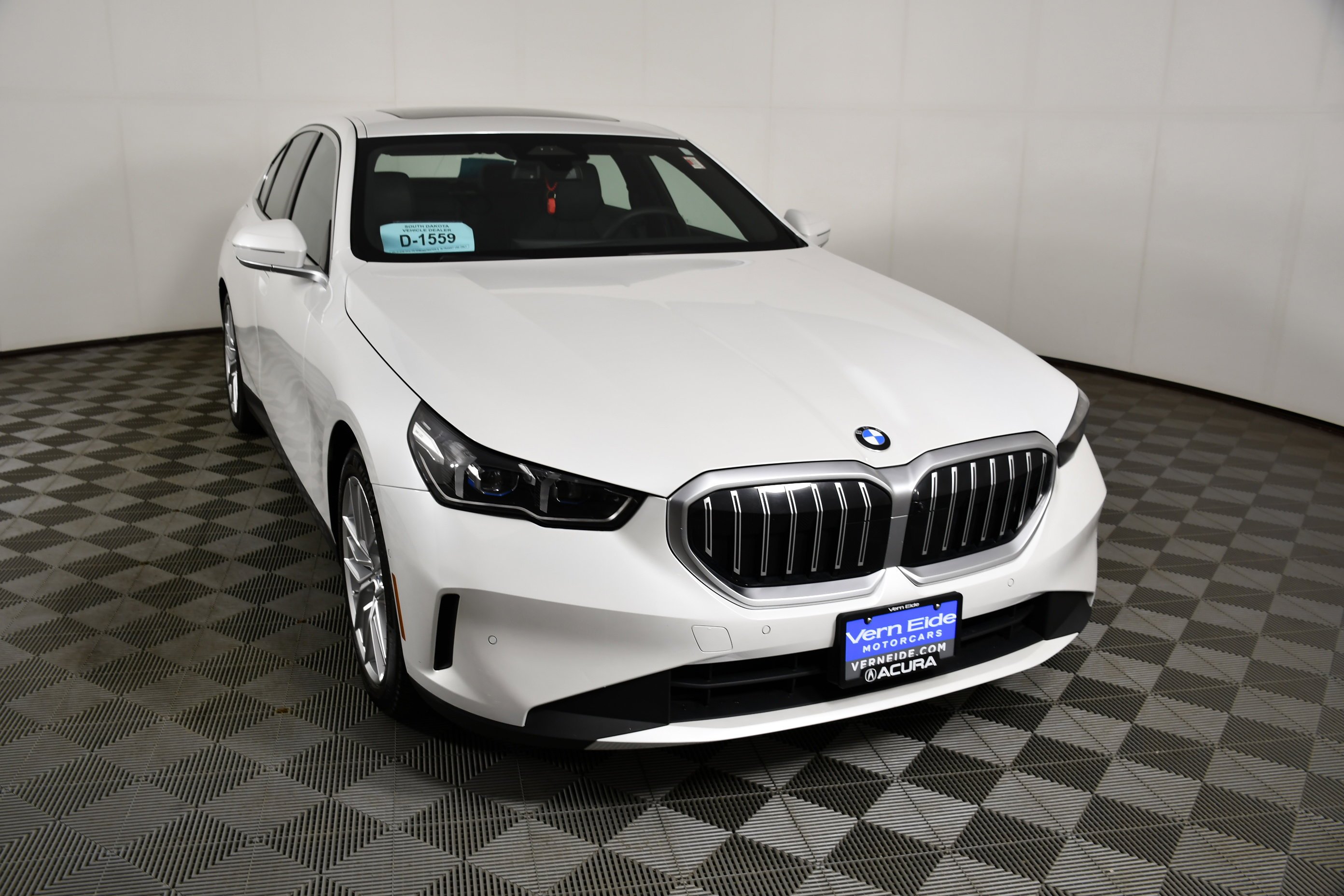 2025 BMW 5 Series 530i - Photo 3