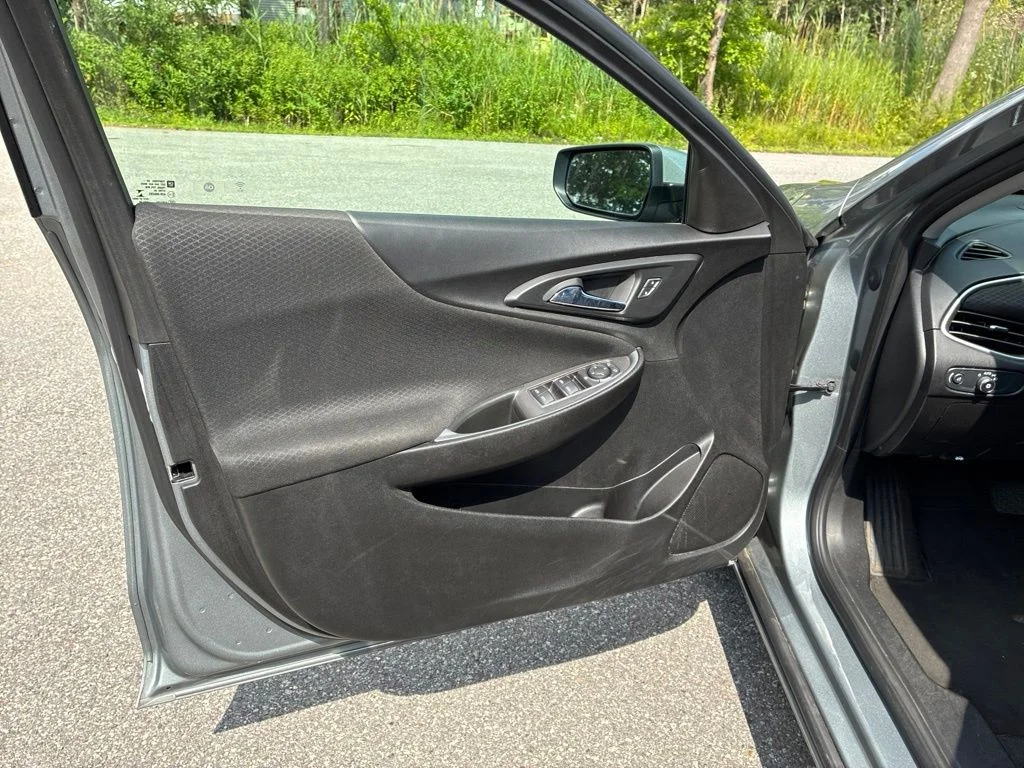 Used 2024 Gray Chevrolet LT image 31
