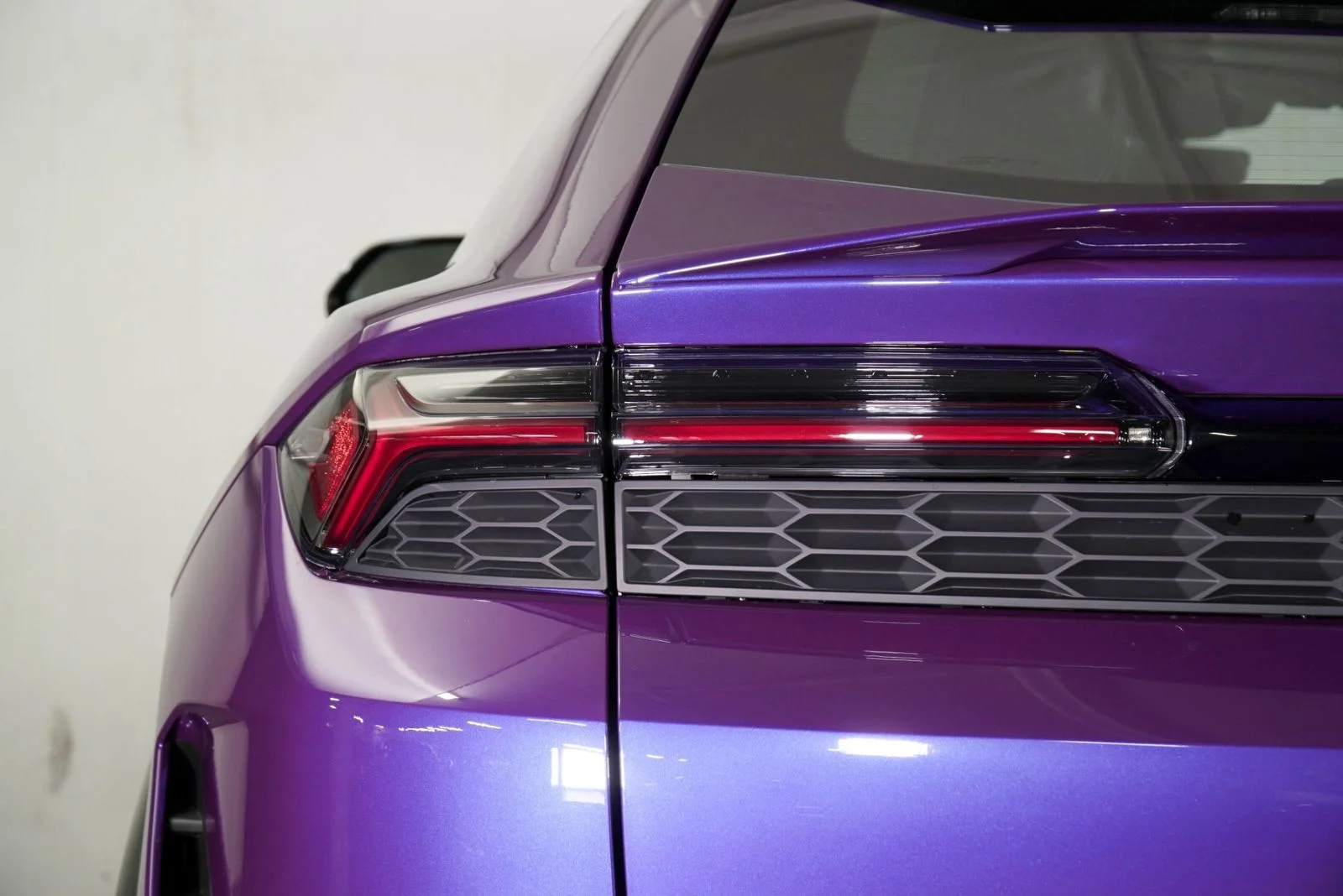 Used 2025  Lamborghini  image 19