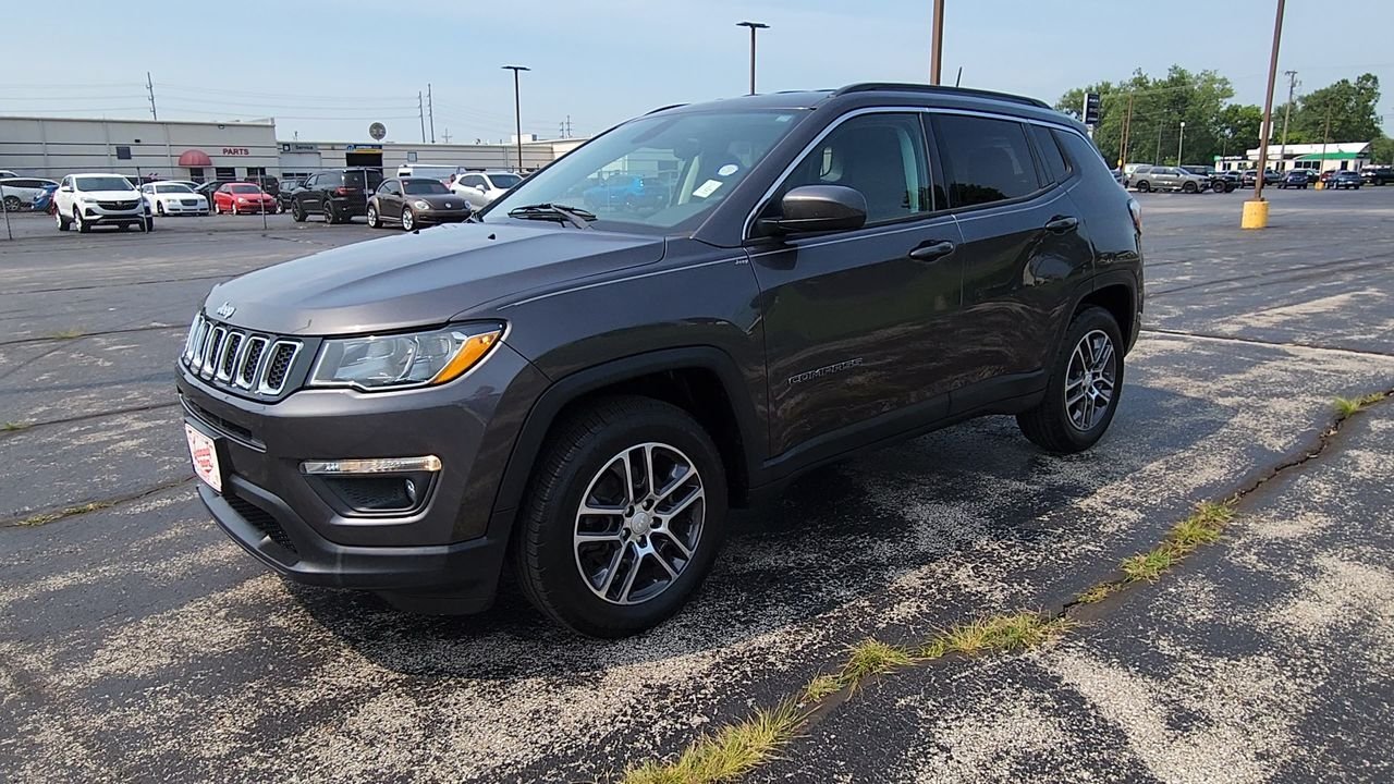 Used 2017 Gray Jeep Latitude image 4