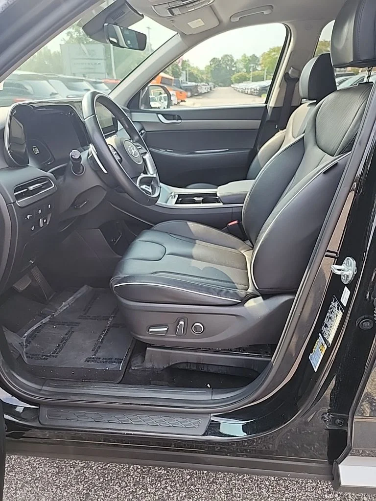 Used 2023 Black Hyundai SEL image 7