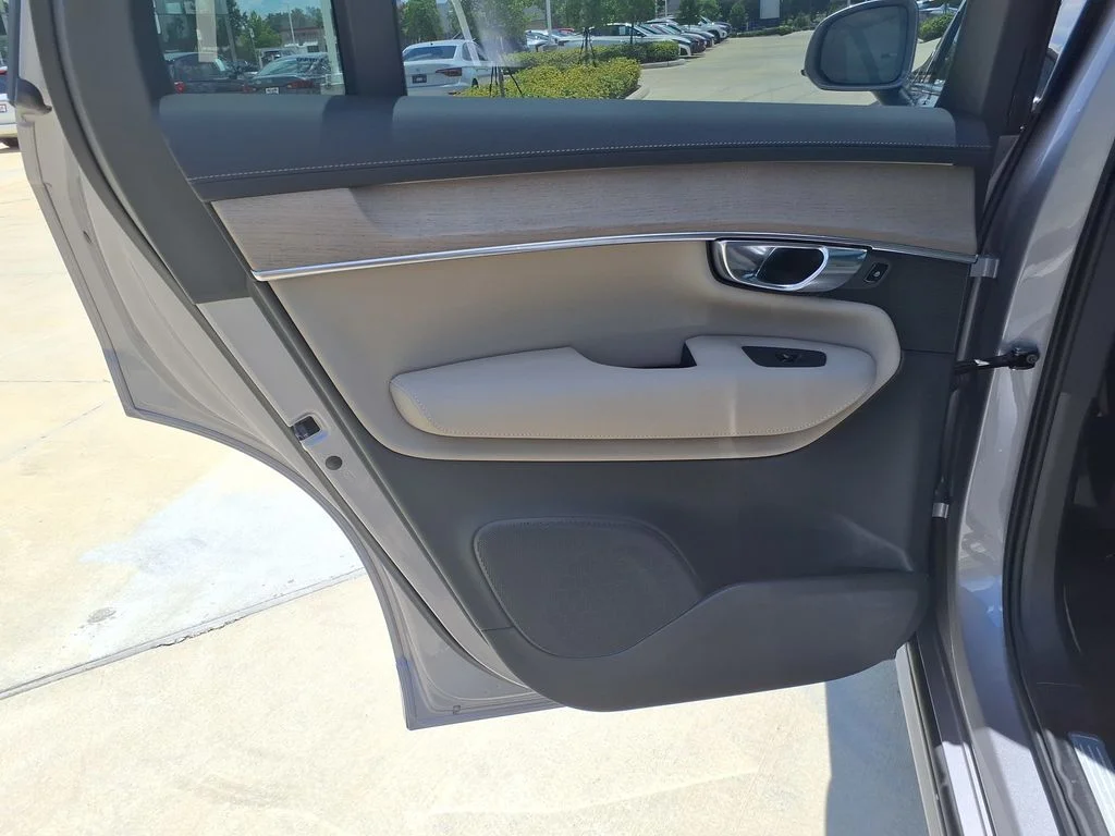 2026 Volvo XC90 Plus - Photo 15