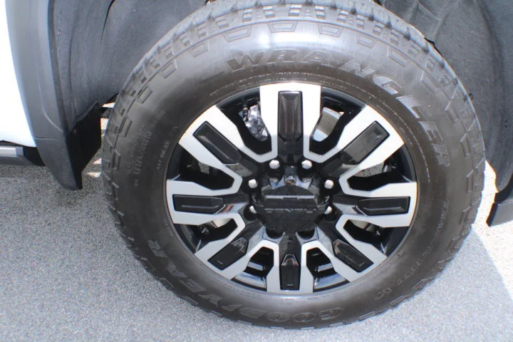 Certified Used 2026 Glacier White Tricoat GMC Denali Ultimate image 5