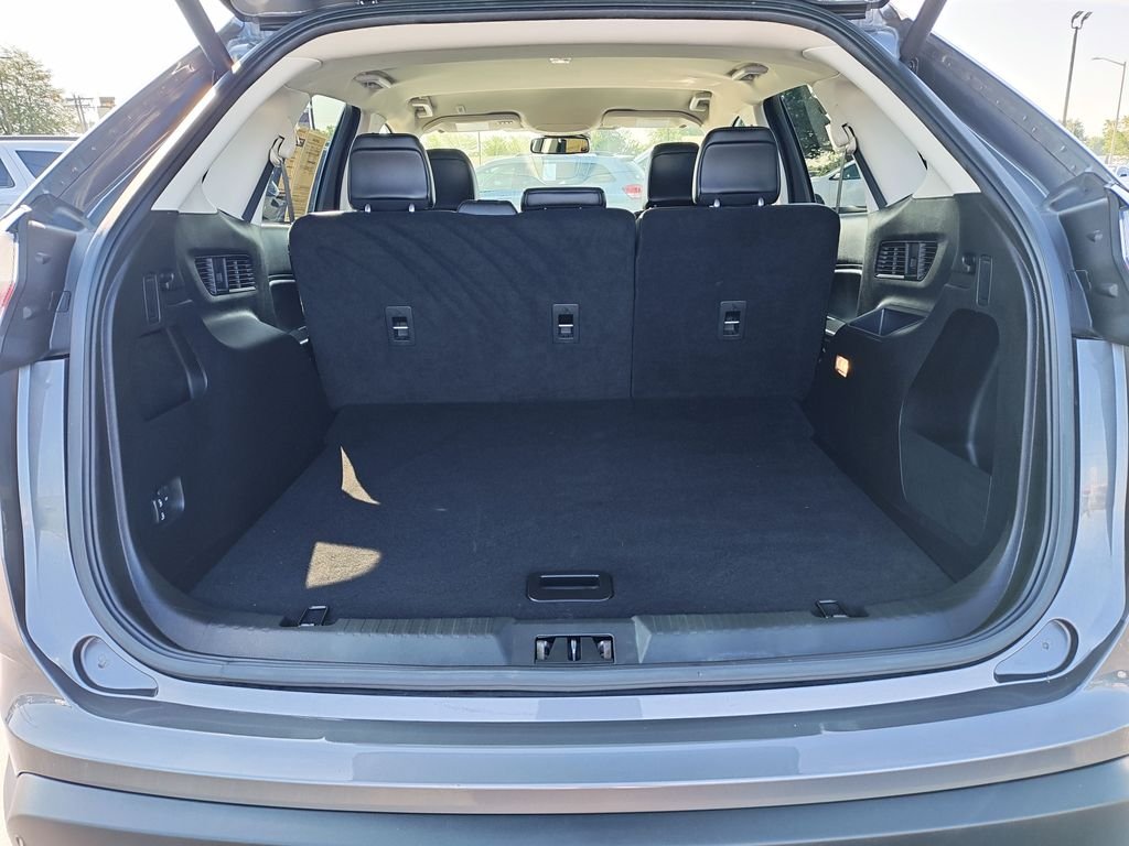 Used 2023 Gray Ford SEL image 9