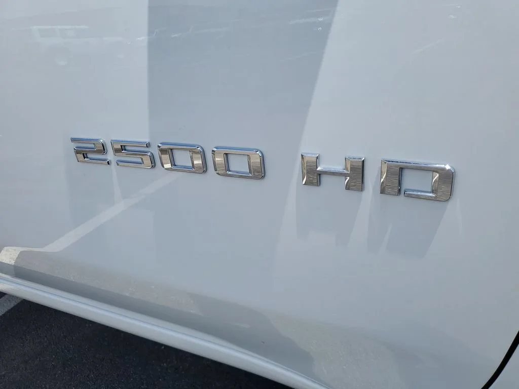 New 2026 Summit White Chevrolet WT image 20