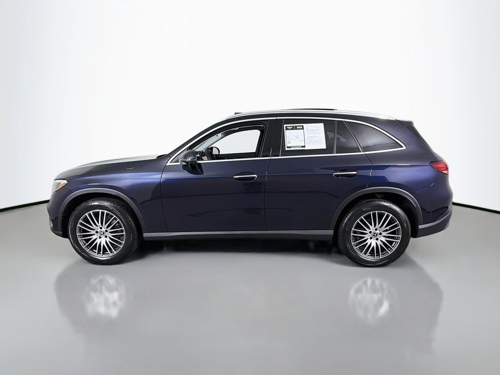 Used 2024 Nautical Blue Metallic Mercedes-Benz 300 image 4