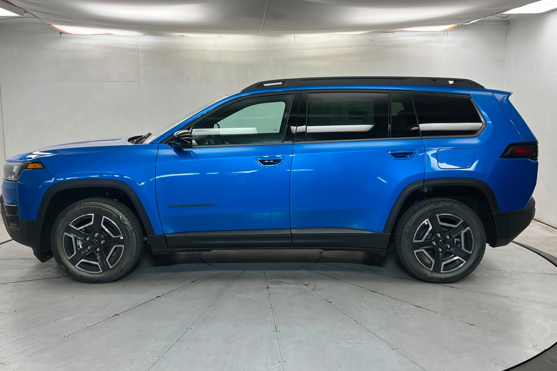 New 2026 Hydro Blue Pearl-Coat Exterior Paint Jeep Limited image 2