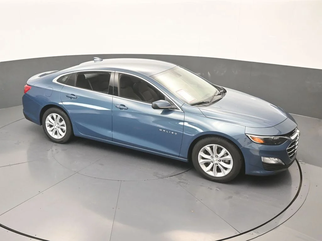 Used 2025 Lakeshore Blue Metallic Chevrolet LT image 50