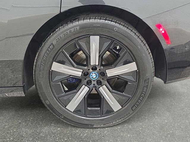 Certified Used 2025 Dark Graphite Metallic BMW xDrive50 image 30