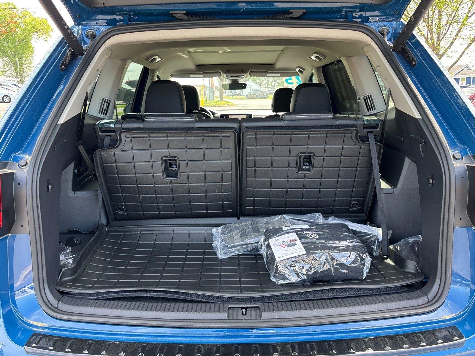 2025 Volkswagen Atlas SEL Premium R-Line - Photo 36
