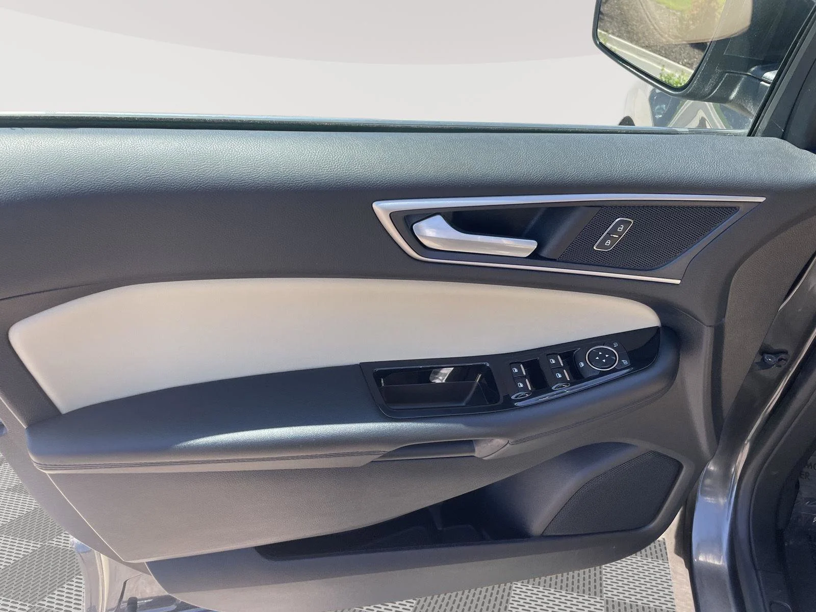 Used 2020 Magnetic Ford SEL image 19