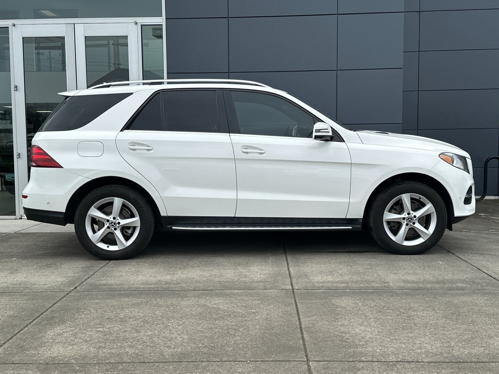 Used 2018 White Mercedes-Benz GLE 350 image 2