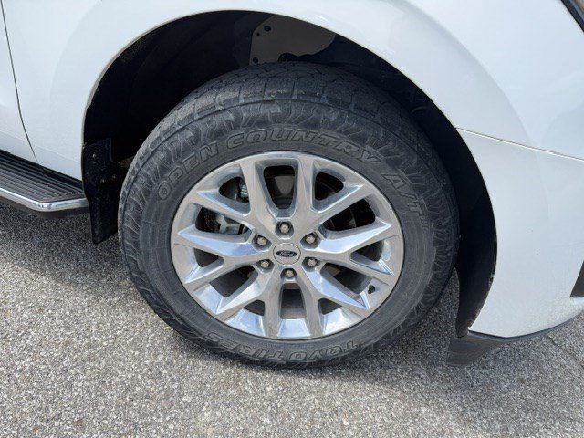 Used 2021 White Metallic Ford XLT image 40