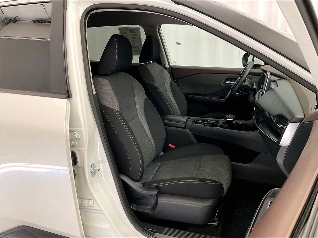 Used 2023 White Nissan SV image 11