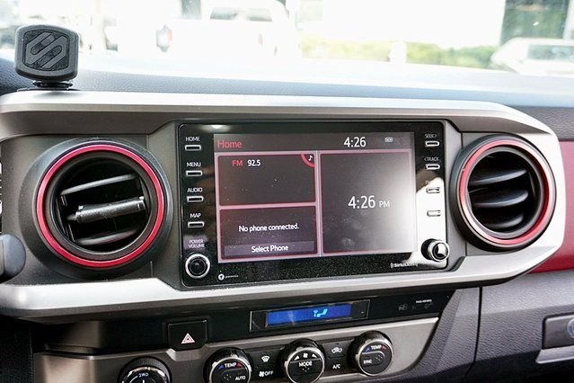 Used 2022 White Toyota SR5 image 22