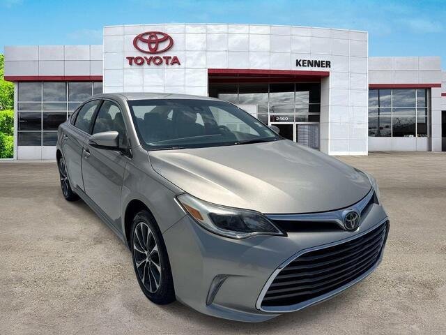 Used 2018 Creme Brulee Mica Toyota XLE image 3