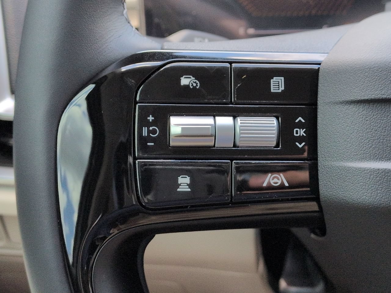 New 2026 Wolf Gray Kia S image 29