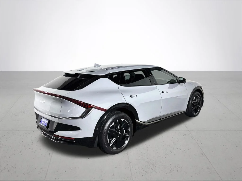 New 2026 Wolf Gray Kia WIND image 6