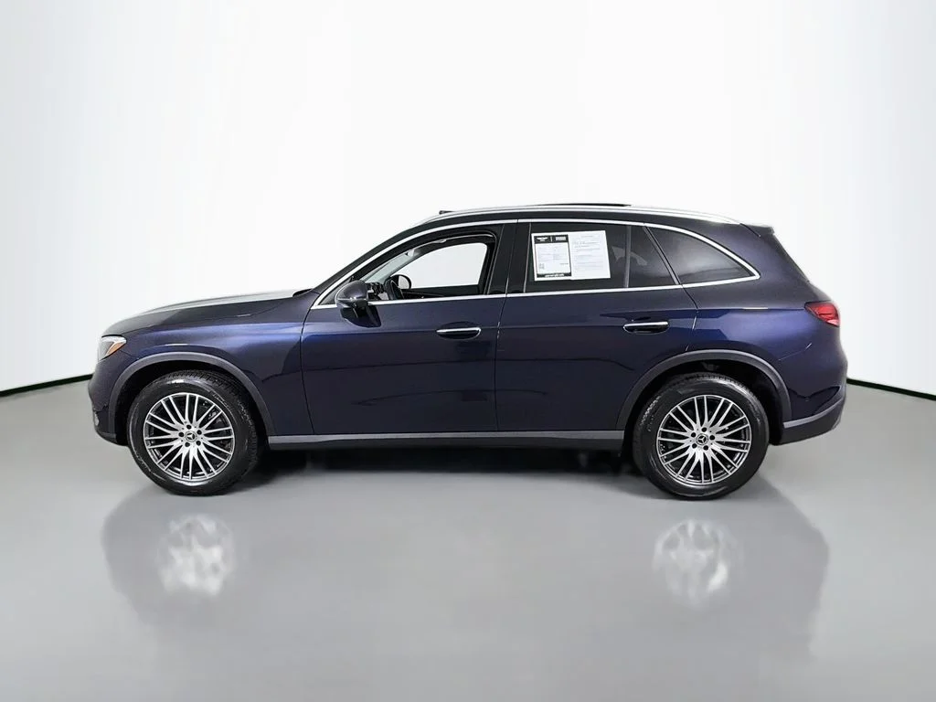 Used 2024 Nautical Blue Metallic Mercedes-Benz 300 image 4