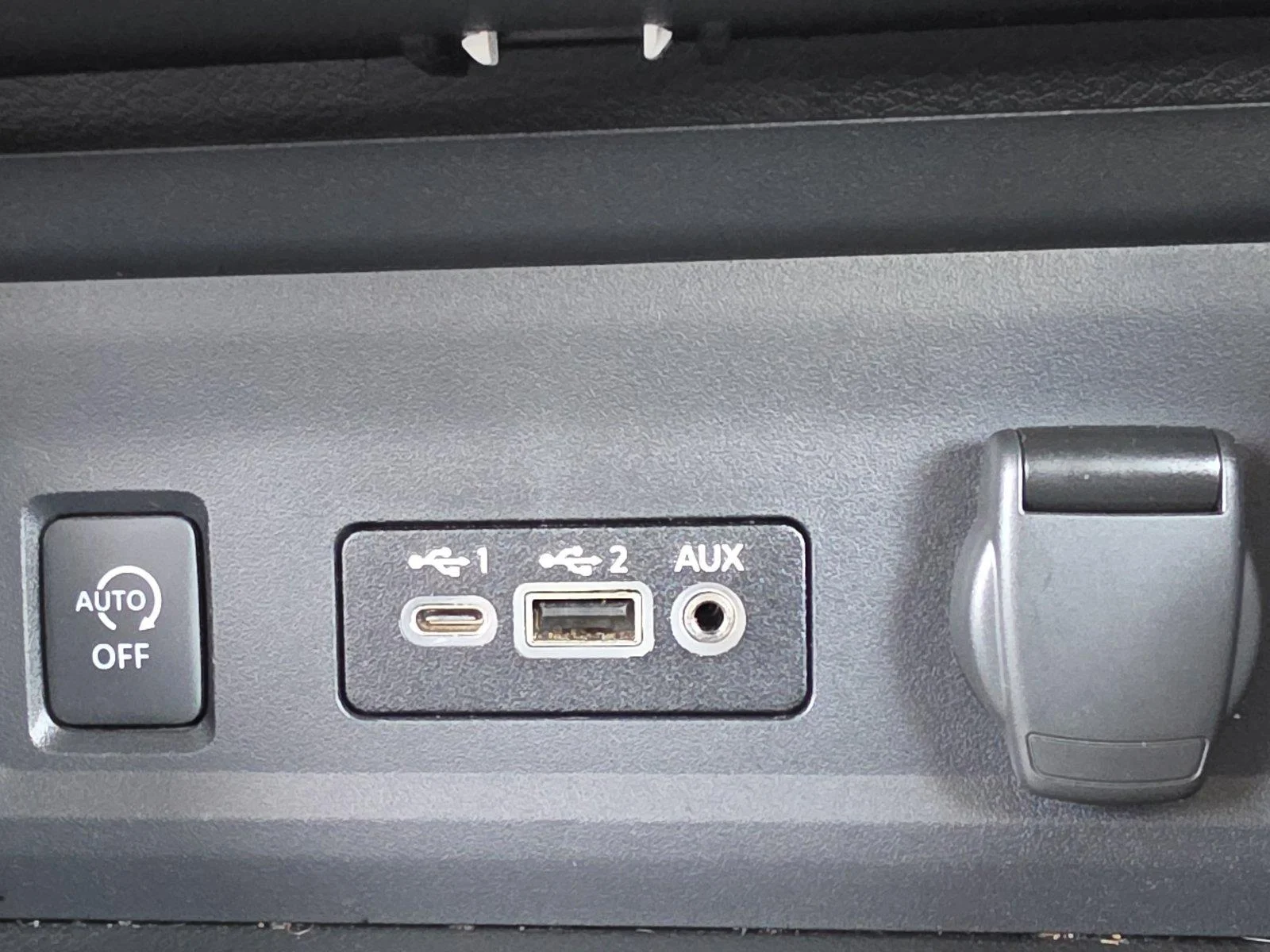 Used 2025 Electric Blue Metallic Nissan SV image 31