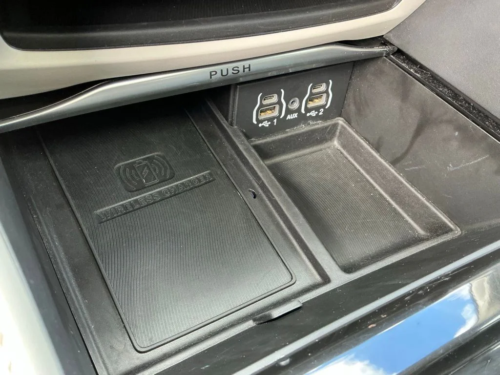 Used 2023 White Chrysler Limited image 42