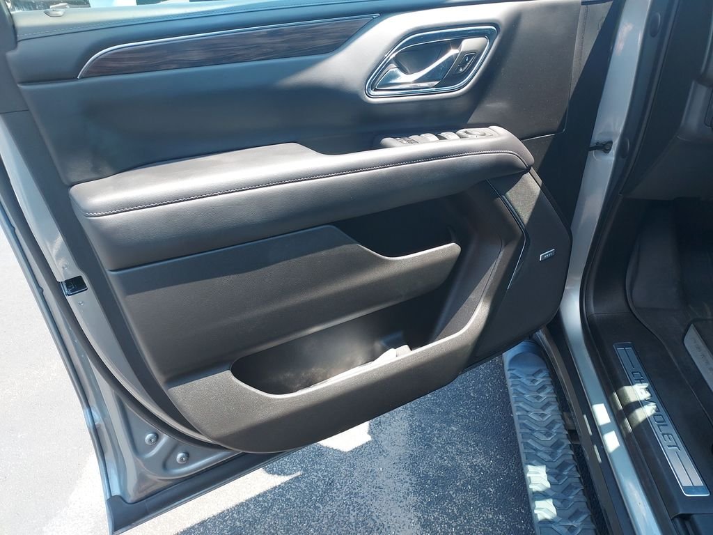 Used 2023 Gray Chevrolet Z71 image 12