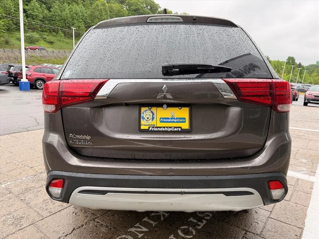 Used 2019  Mitsubishi SE image 13