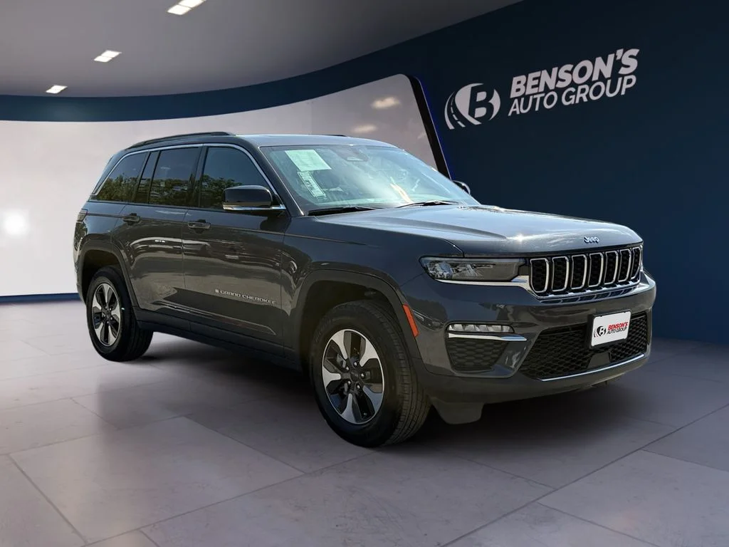 Used 2025 Gray Jeep 4xe image 7