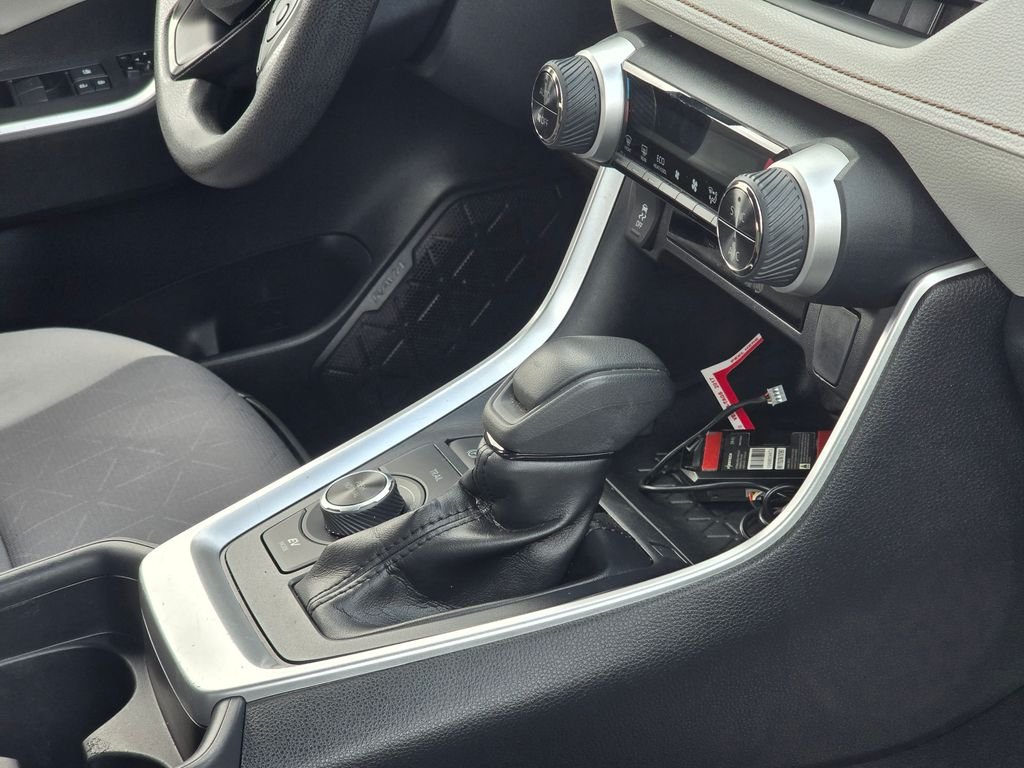 Used 2020 White Toyota XLE image 16