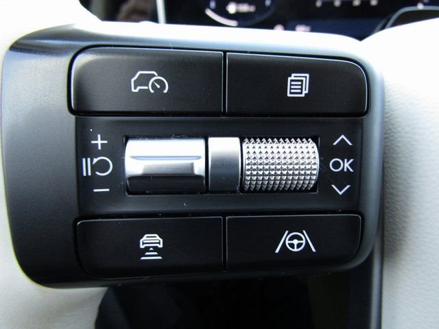 Used 2025 White Hyundai Calligraphy image 17