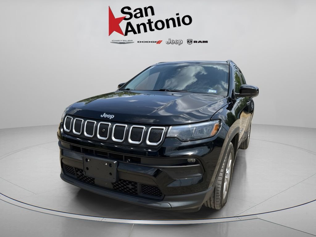 Used 2022 Black Jeep Latitude image 6