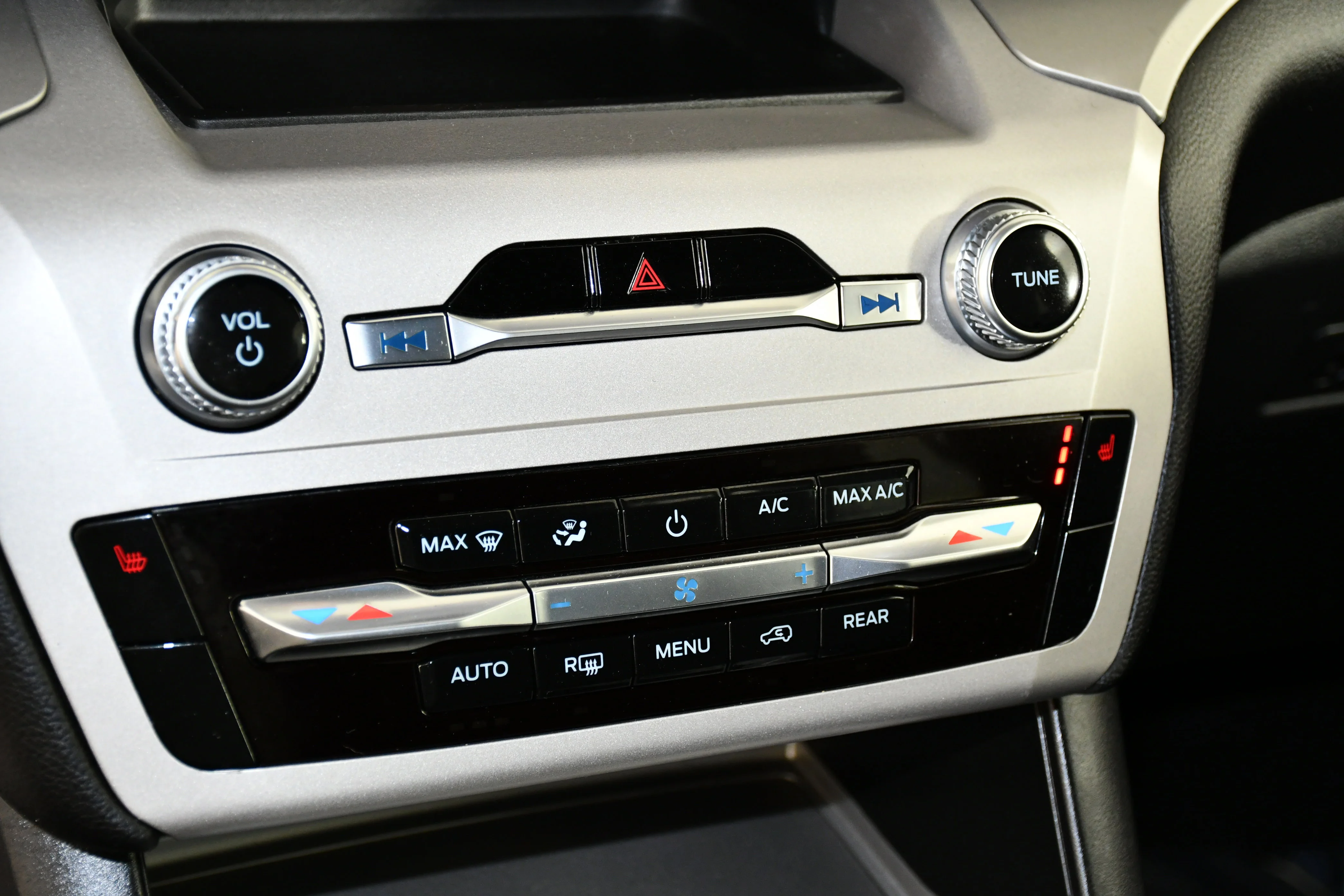 Used 2023 Silver Metallic Ford XLT image 29