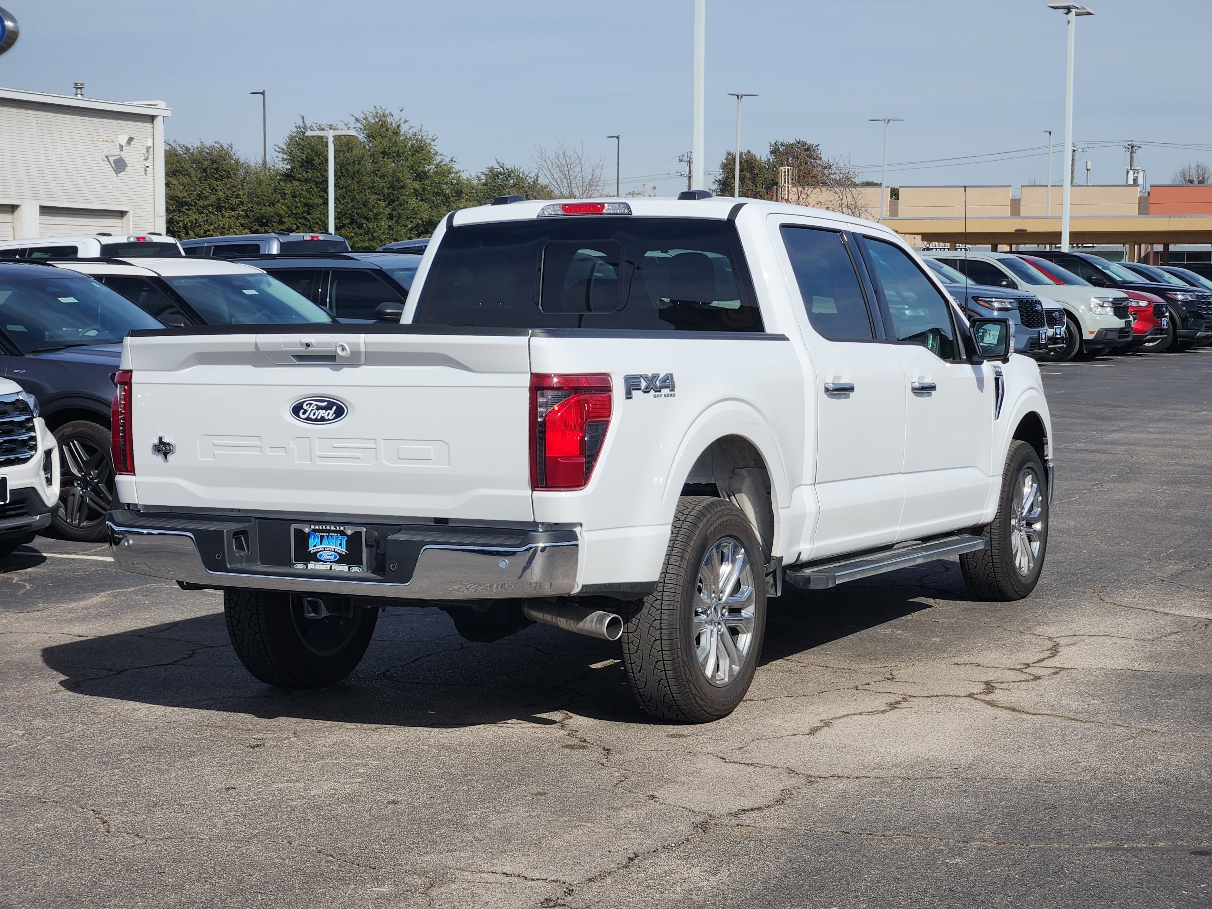 New 2025 Oxford White Ford XLT image 4