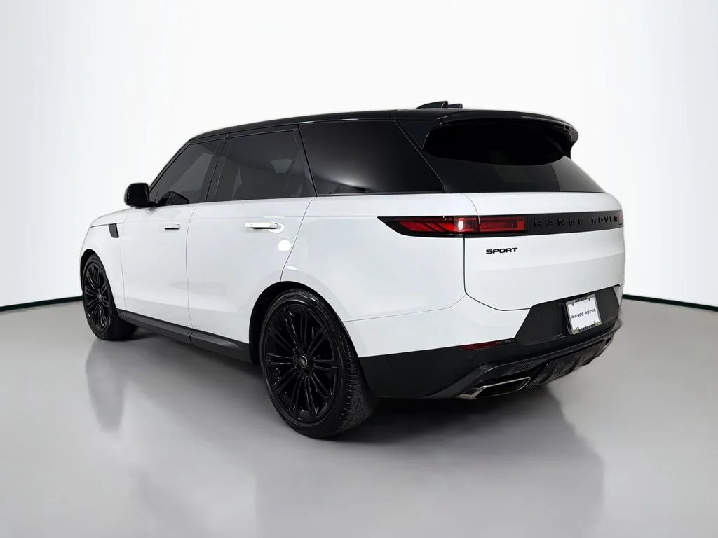 Used 2024 White Land Rover SE image 7