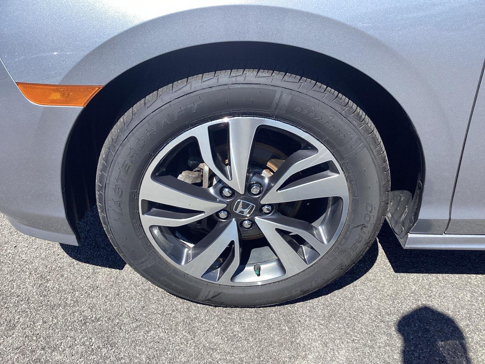 Used 2021 Lunar Silver Metallic Honda Touring image 12