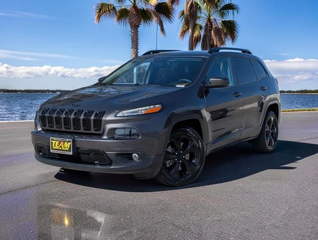 Used 2016 Gray Jeep Limited image 2