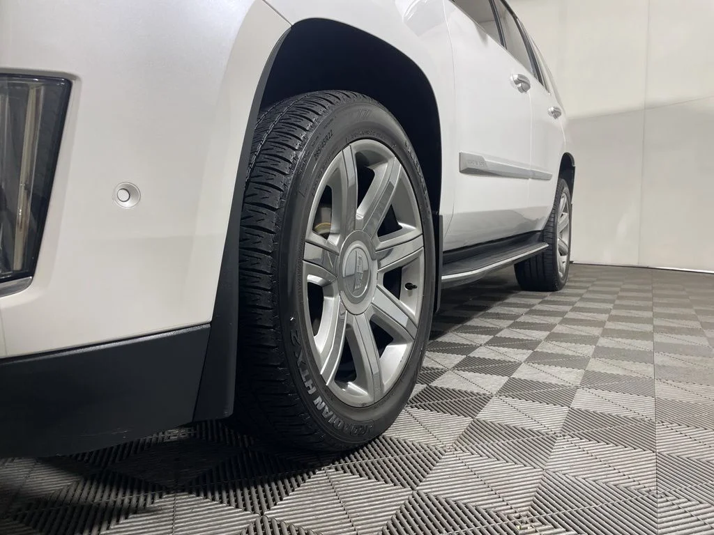 Used 2019 White Cadillac Premium Luxury image 28
