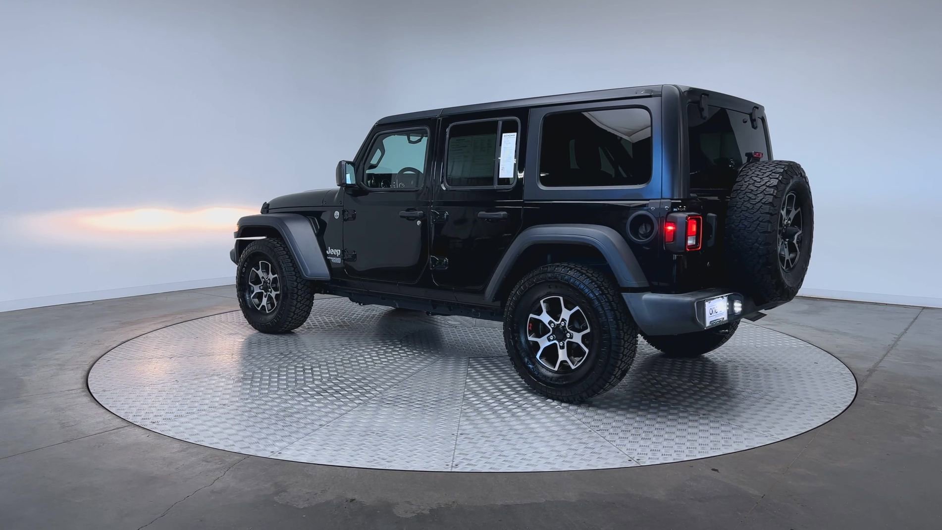 Used 2019 Black Clearcoat Jeep Sport S image 6