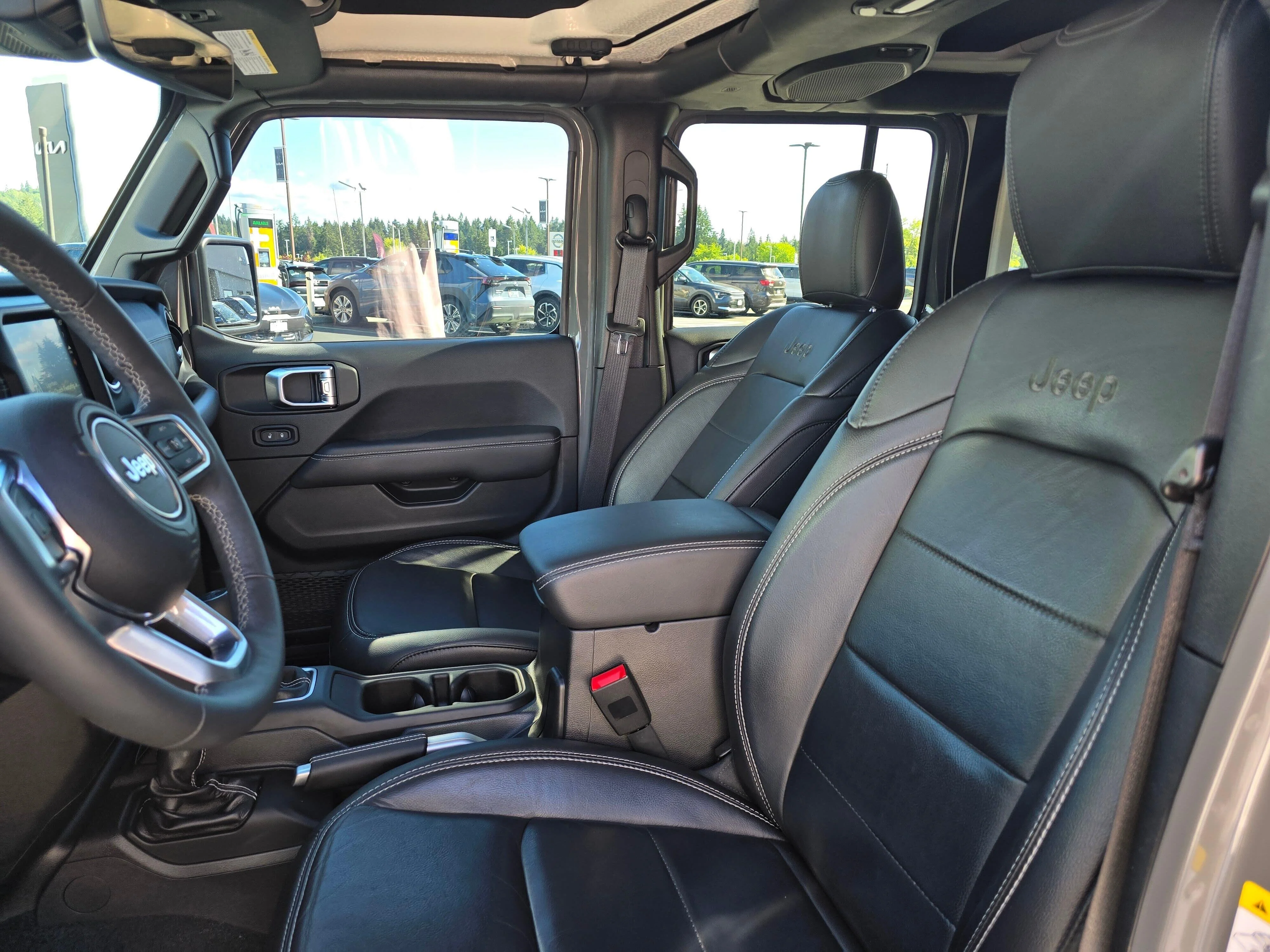 Used 2019 Gray Clearcoat Jeep Unlimited Sahara image 12